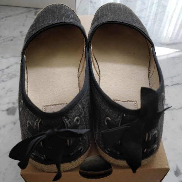 UGG W INDAH Flats Size 7 - Picture 4 of 9